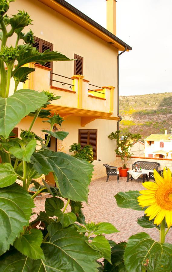 Casa Vacanze Sandalia Bosa Εξωτερικό φωτογραφία